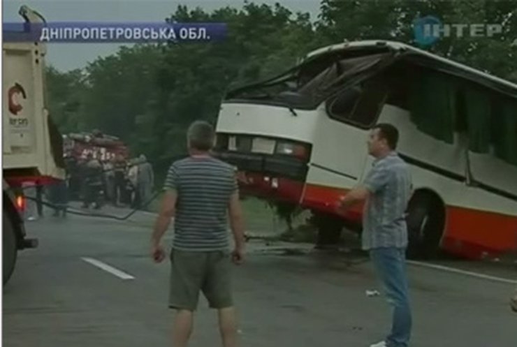 В аварии автобуса под Днепропетровском пострадали 8 детей