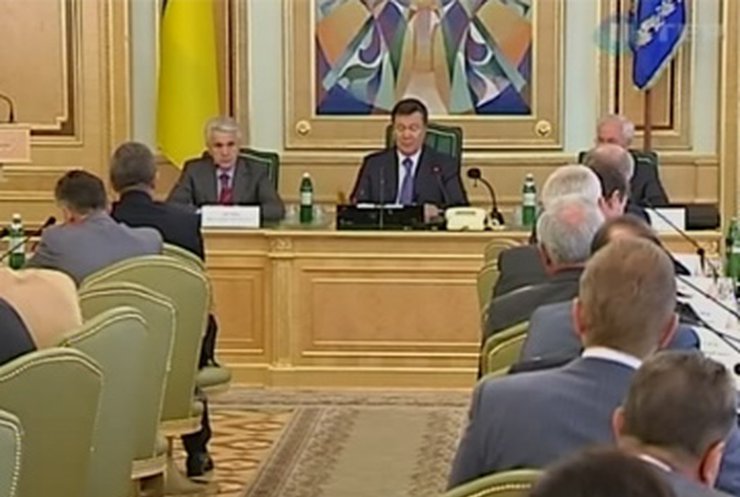 Янукович призвал сократить затраты на парад в честь Дня независимости