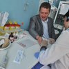 Молодые "регионалы" сдали кровь для детей