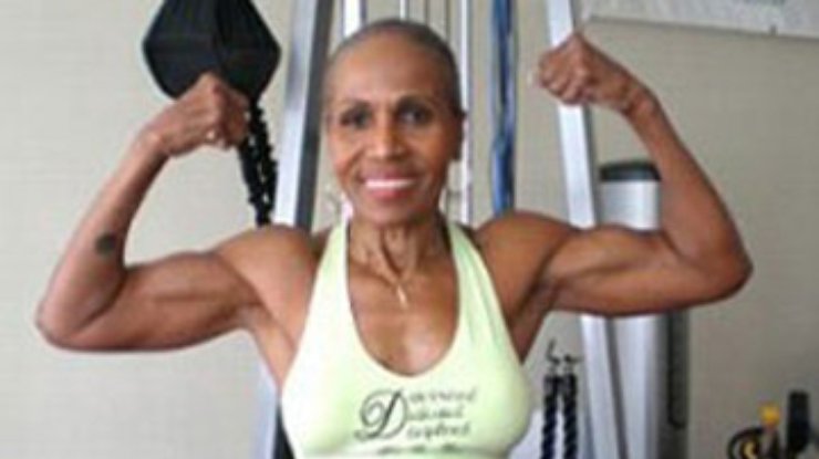 74-летняя бабушка стала старейшим бодибилдером планеты
