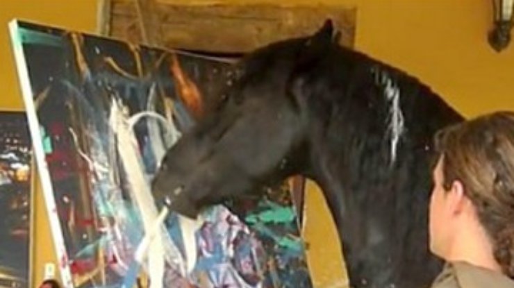 В Испании лошадь открыла свою выставку картин