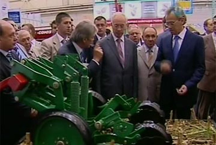 Азаров заявил о стабильности гривны