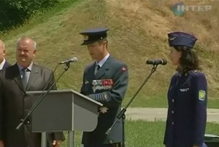 Крон-принц Дании приехал в Мелитополь, чтобы поблагодарить украинских летчиков