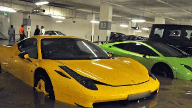 В Сингапуре затопило подземный паркинг с роскошными автомобилями