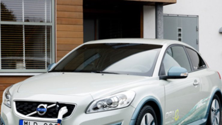 Volvo запускает в серию свой первый электромобиль