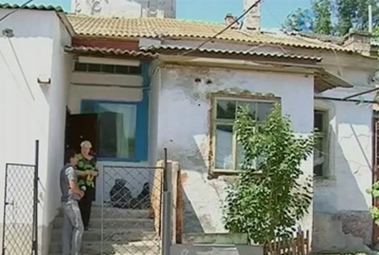 Власти Евпатории хотят отобрать жилье у матери с двумя детьми