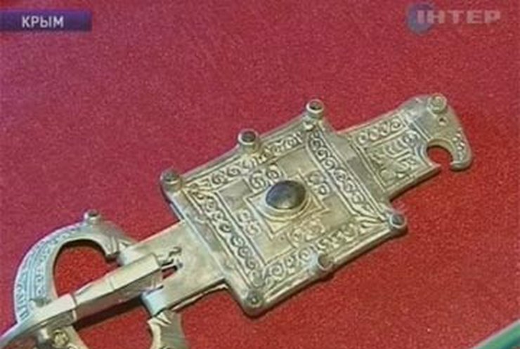 В Симферополе открылась выставка древних золотых украшений