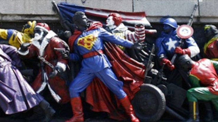 В Болгарии из советских воинов сделали Супермена, Санта-Класуа и Клоуна Макдональда