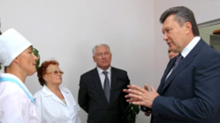 Янукович надеется на терпение медиков, а Тимошенко - на их поддержку