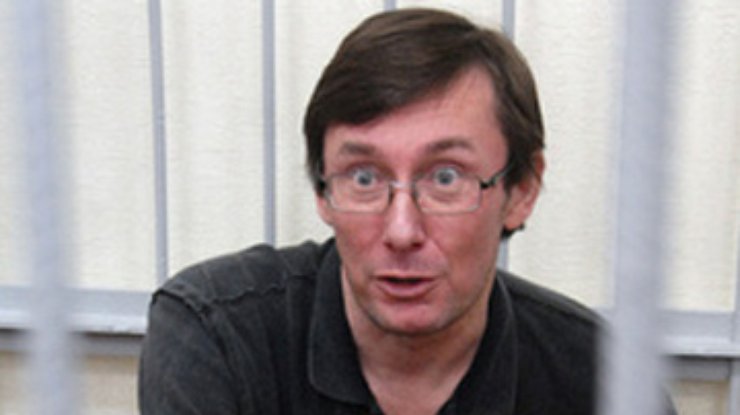 Луценко просит еще месяц на ознакомление с делом
