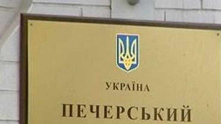 Суд не дал согласия на просьбу Луценко допросить Януковича и Пшонку