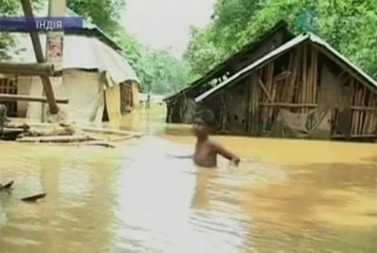 Жители Индии страдают от наводнения
