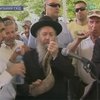 Жители Израиля ищут счастья на могиле раввина