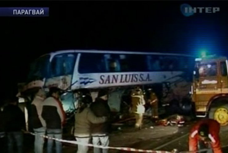 В результате автокатастрофы в Парагвае погибли 16 человек