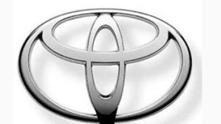 Toyota отзывает больше 100 тысяч гибридов