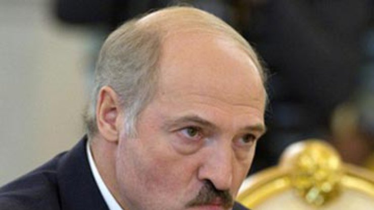 Лукашенко уверен, что Беларусь хотят поставить на колени