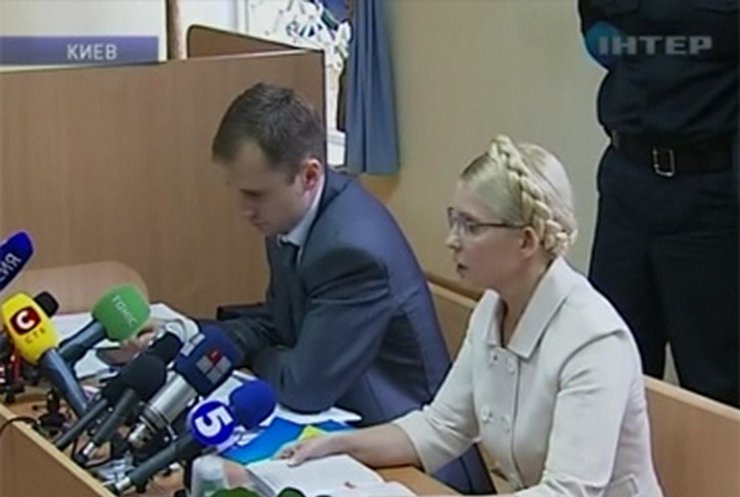Тимошенко продолжает обвинять судью