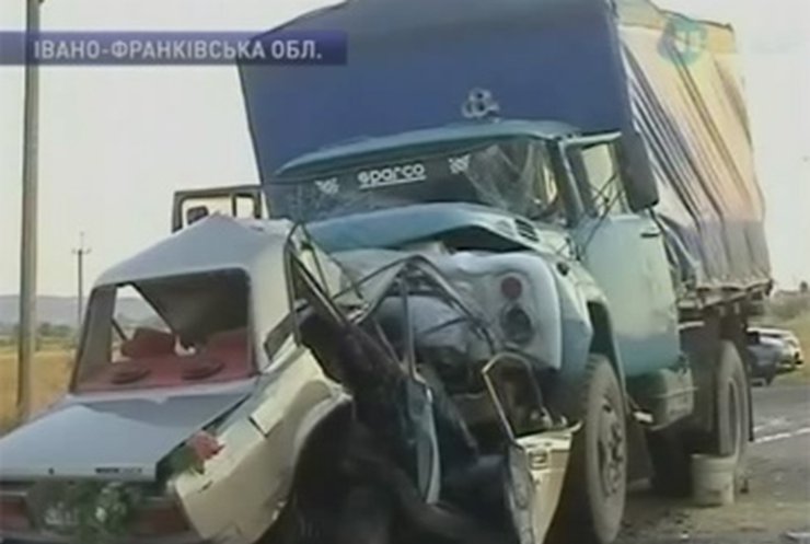 В аварии в Прикарпатье погибли 6 человек