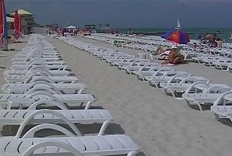 В Одессе все труднее бесплатно позагорать на пляже