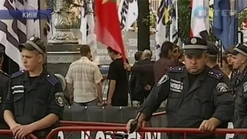 Сторонники и противники Тимошенко собрались у здания суда