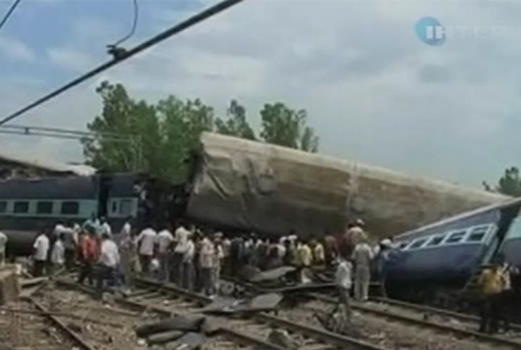 Железнодорожная авария в Индии унесла жизни 35 человек