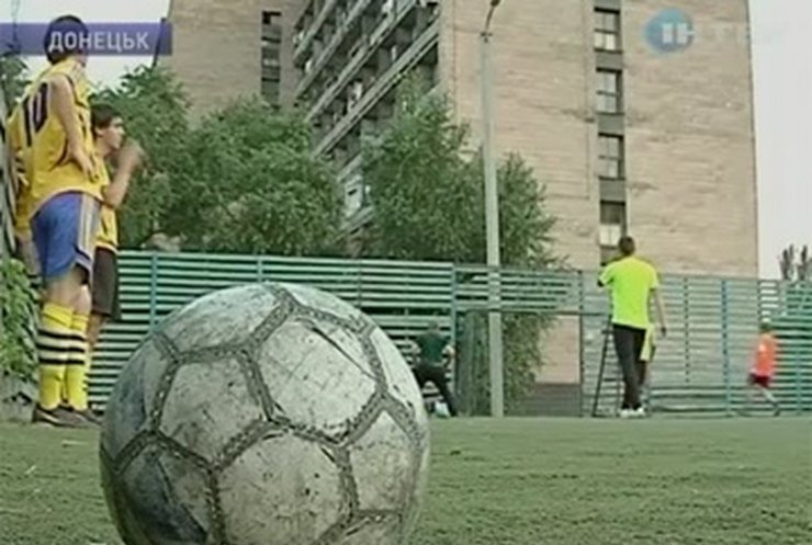 Тренер в инвалидной коляске выигрывает трофеи