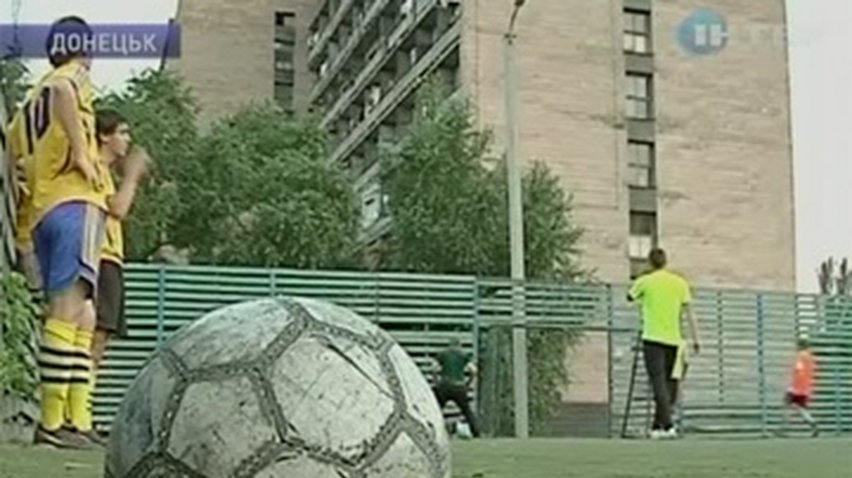 Тренер в инвалидной коляске выигрывает трофеи