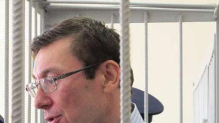 У Азарова ответили Евросуду по иску Луценко