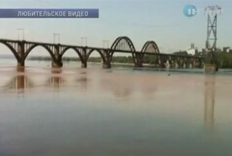 В Днепропетровске произошел выброс вредных веществ в Днепр