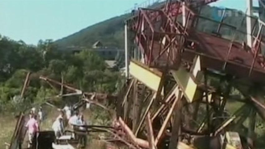 На Закарпатье во время демонтажа крана погибло трое человек
