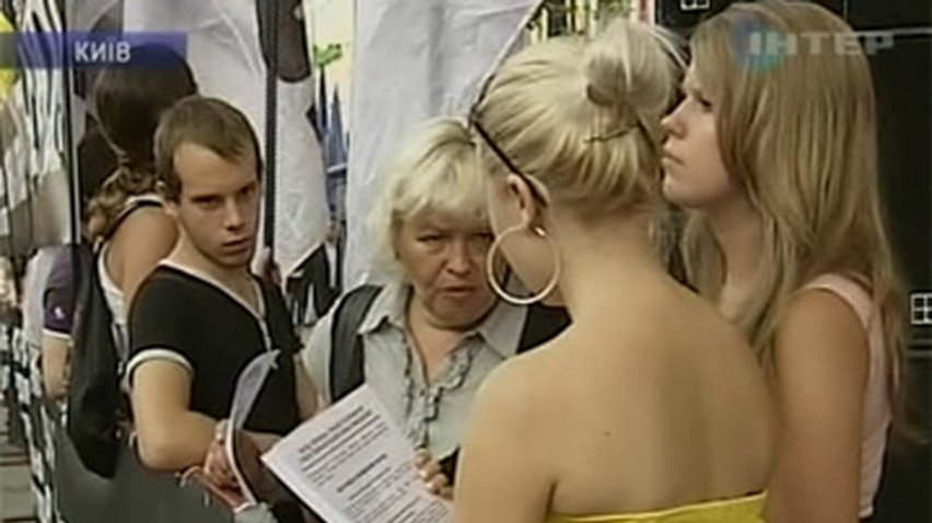 Под Печерским судом собрались противники Тимошенко