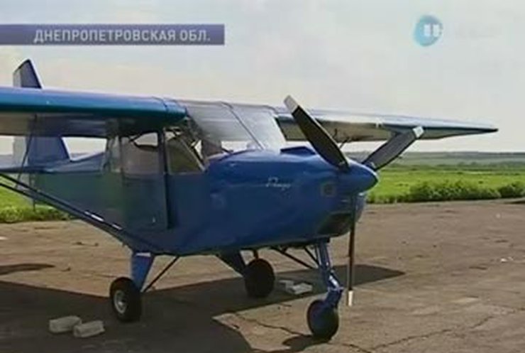 Пенсионер на Днепропетровщине собрал самолет своими руками