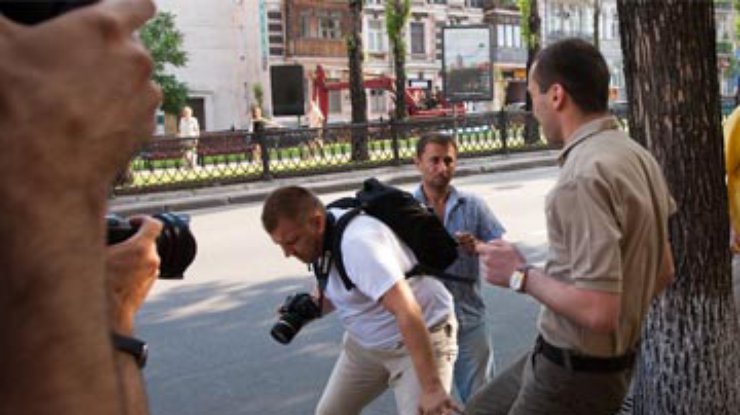 Сотрудник посольства Грузии избил украинского журналиста