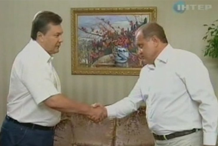 Янукович просит работников МВД не втягиватьcя в политику