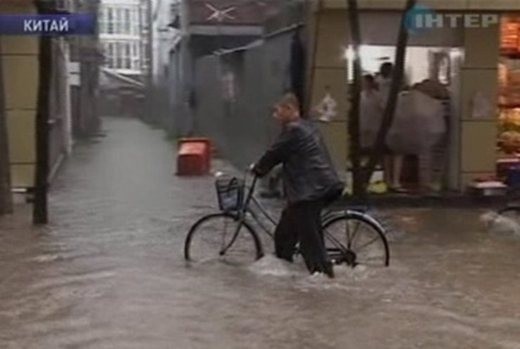 Китайский город Нанкин заливают дожди
