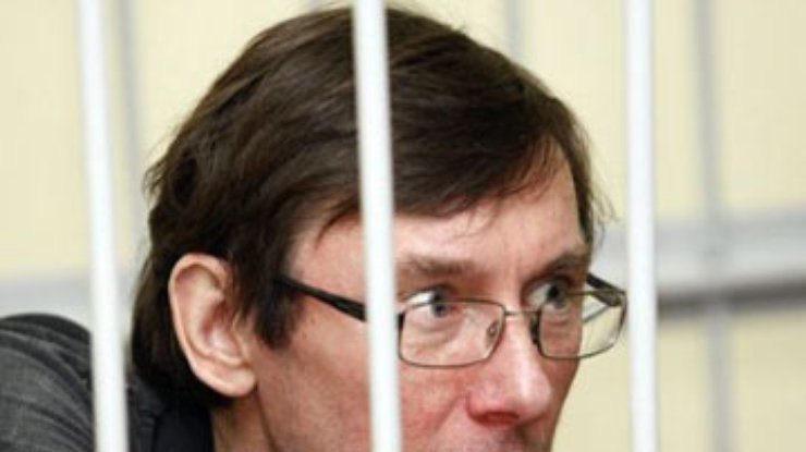 Луценко прописался в выделенную им собственному водителю квартиру - Кузьмин