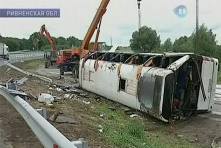 В Ровенской области автобус с пассажирами попал в серьезное ДТП