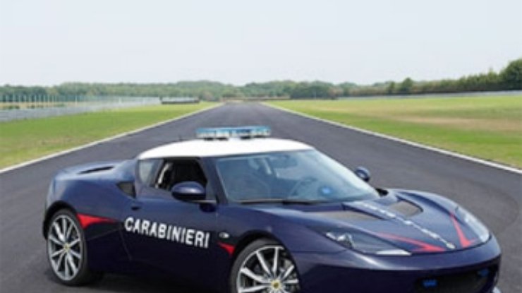 Lotus предоставила итальянским карабинерам 2 спорткара Evora S
