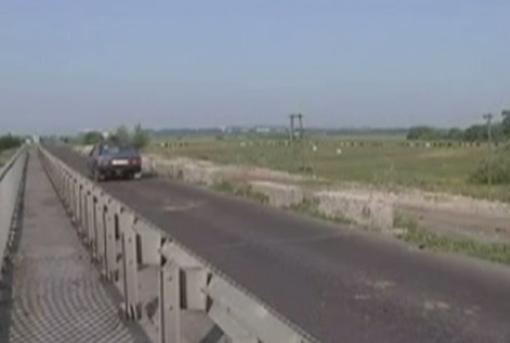 В Ривненской области на аварийный мост нет денег из-за Евро-2012