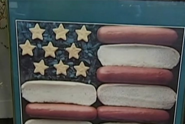 В США празднуют день хот-дога