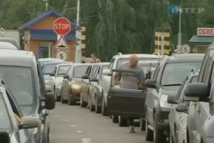 Восточные границы Украины не успевают пропускать русских туристов
