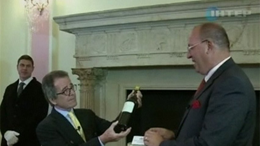 В Лондоне продали бутылку вина за 120 тысяч долларов