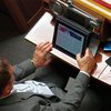 Киевские "Регионы" решили купить по iPad-у для каждого депутата