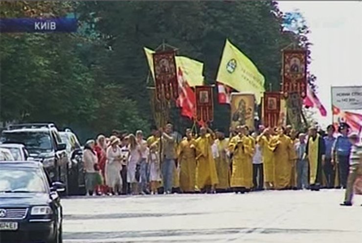 По случаю Крещения Руси Филарет возглавил Крестный ход