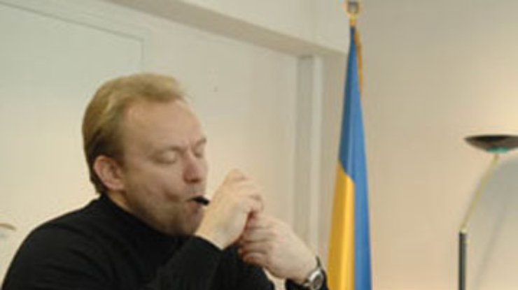 Волга сидит в компании с Пукачем, а в его доме после обыска пусто
