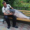 На Тернопольщине рыболов поймал гигантского толстолобика