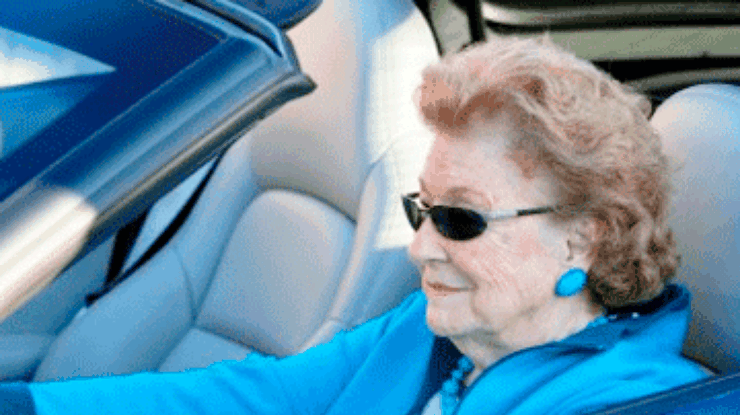Бабушка из Англии ездила без прав 85 лет