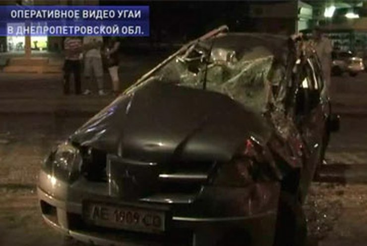 В Днепропетровске внедорожник врезался в два микроавтобуса