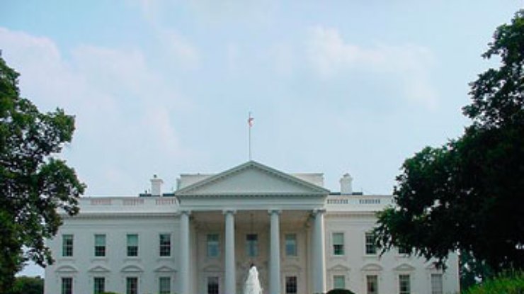 В США мужчина с рюкзаком перелез через ограду Белого дома