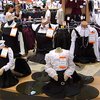 Школьную форму привозят продавать прямо в школу